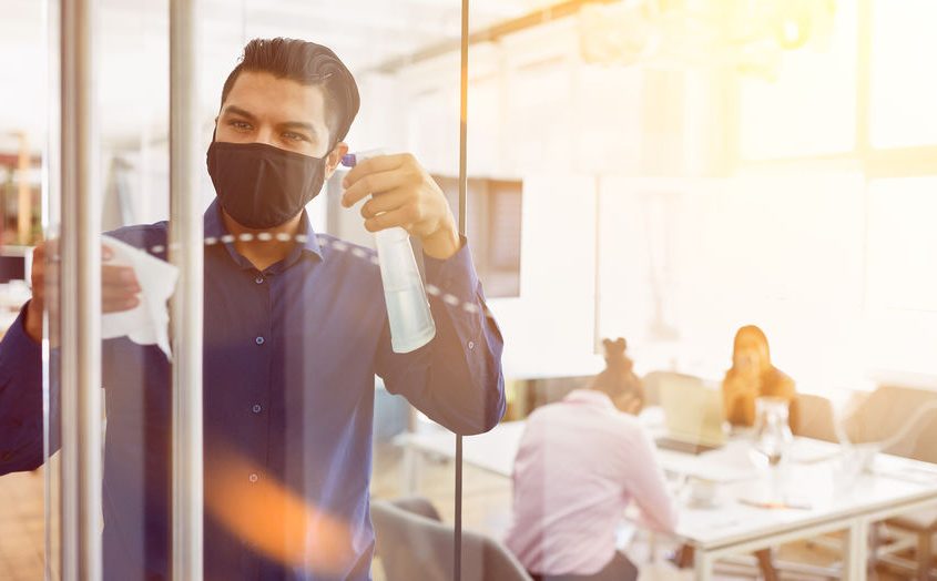 Limpieza y fumigación de coronavirus en Panamá