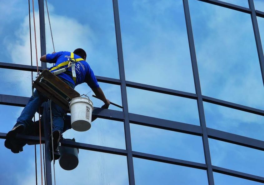 Servicios de limpieza de ventanas de altura en Panamá