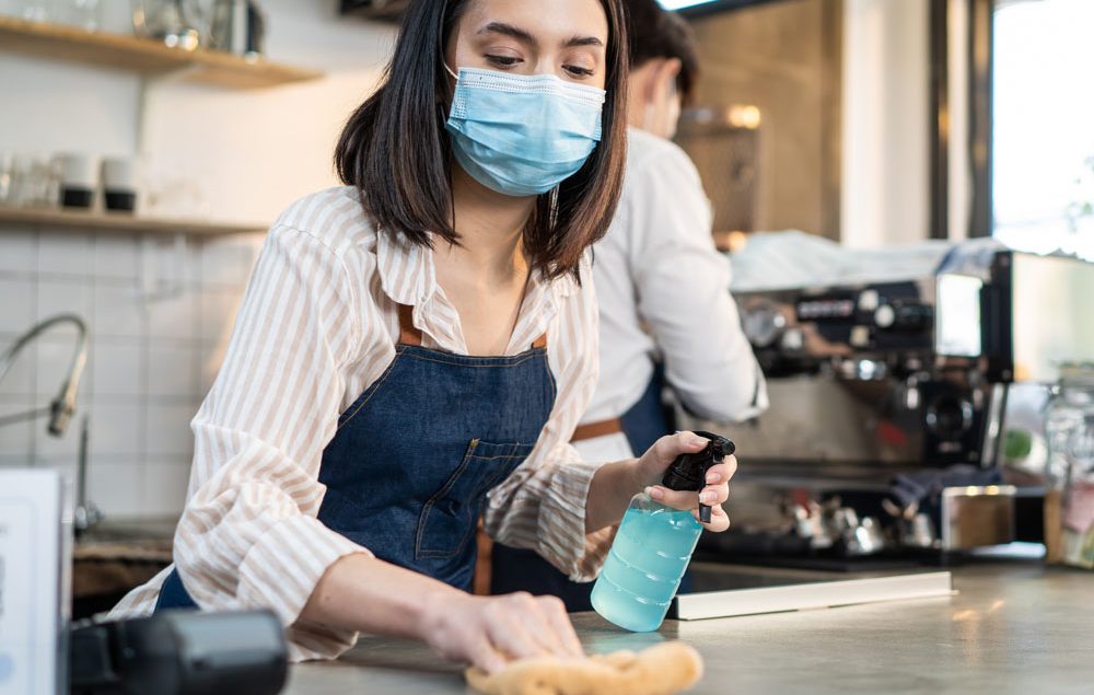 ¿Ya podemos dejar de limpiar todo obsesivamente?