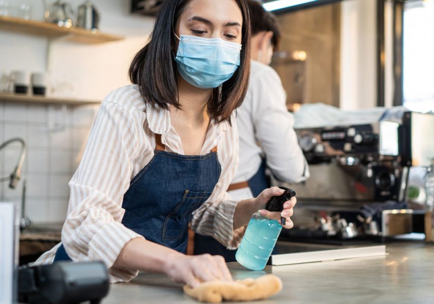 ¿Ya podemos dejar de limpiar todo obsesivamente?